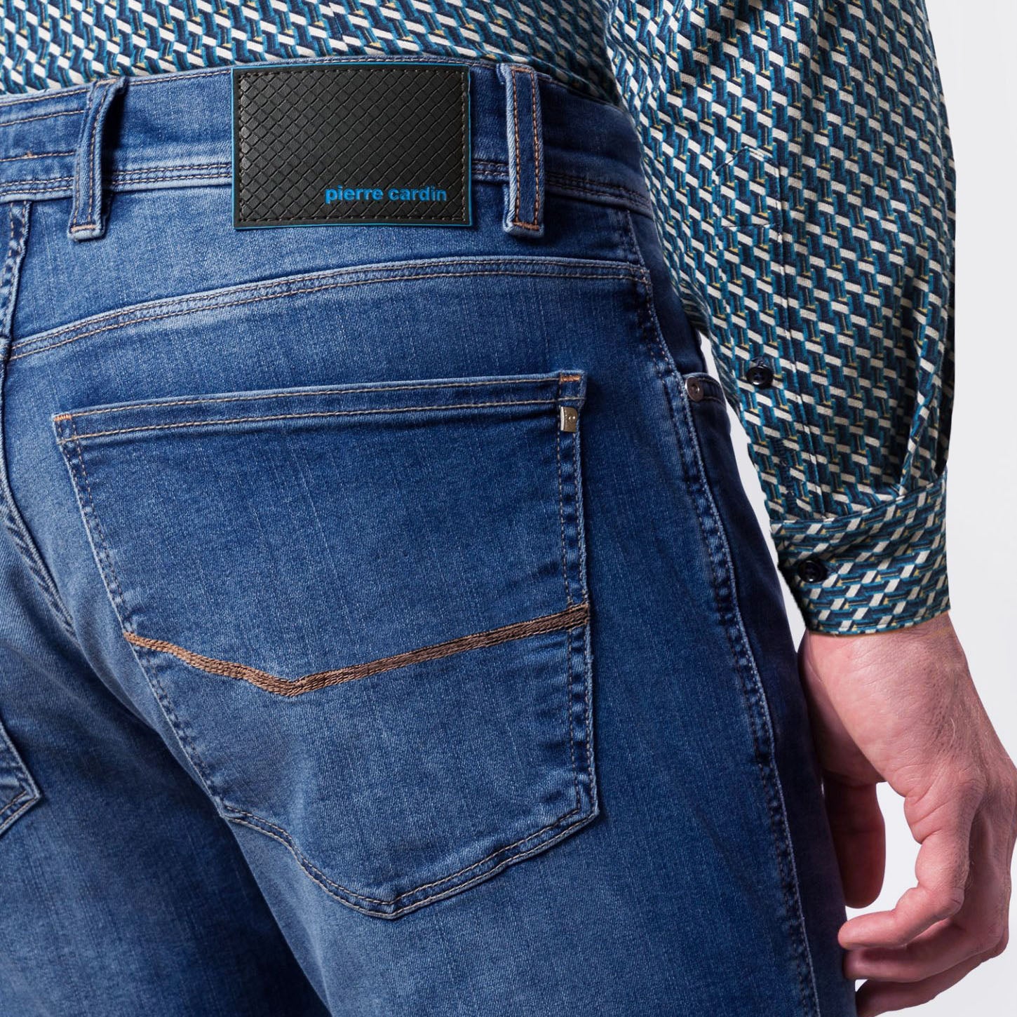 pierre-cardin-clima-control-modern-fit-lyon-egszinkek-ferfi-cipzaros-farmernadrag-jeans-divatos-elegans-futureflex-fiatalos-trendi-kek-oltozkodes-ruhazat-barna-varras