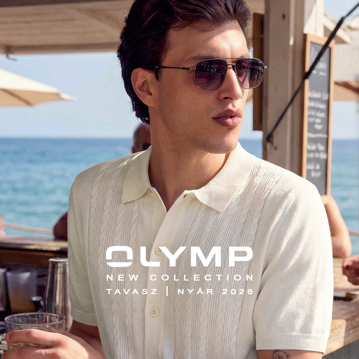 OLYMP_Casual_Modern_Fit_Kotott-knitted-bezs-tiort-feher-fjord-mintas-galleros-gombos-karcsusitott-rovid-ujju-jersey-pamut-Ing-polo-53121201-MENSWEAR-fashionist-csakdivatosan-siker-nyaralás-olaszország-italy-tengerpart-vakáció-pihenés-komfort-prémium