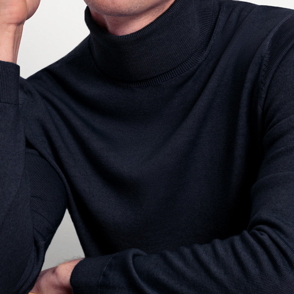 OLYMP_Luxor_Modern_Fit_sotetkek-navy_marine_karcsusitott_selymes-egyfalu_szuz_gyapju_garbo-01501235-turtleneck-stilus-sportos-luxus-megjelenes-oltozkodes-merinoi-vagány-különlges-maszkulin-markánsan-divatos