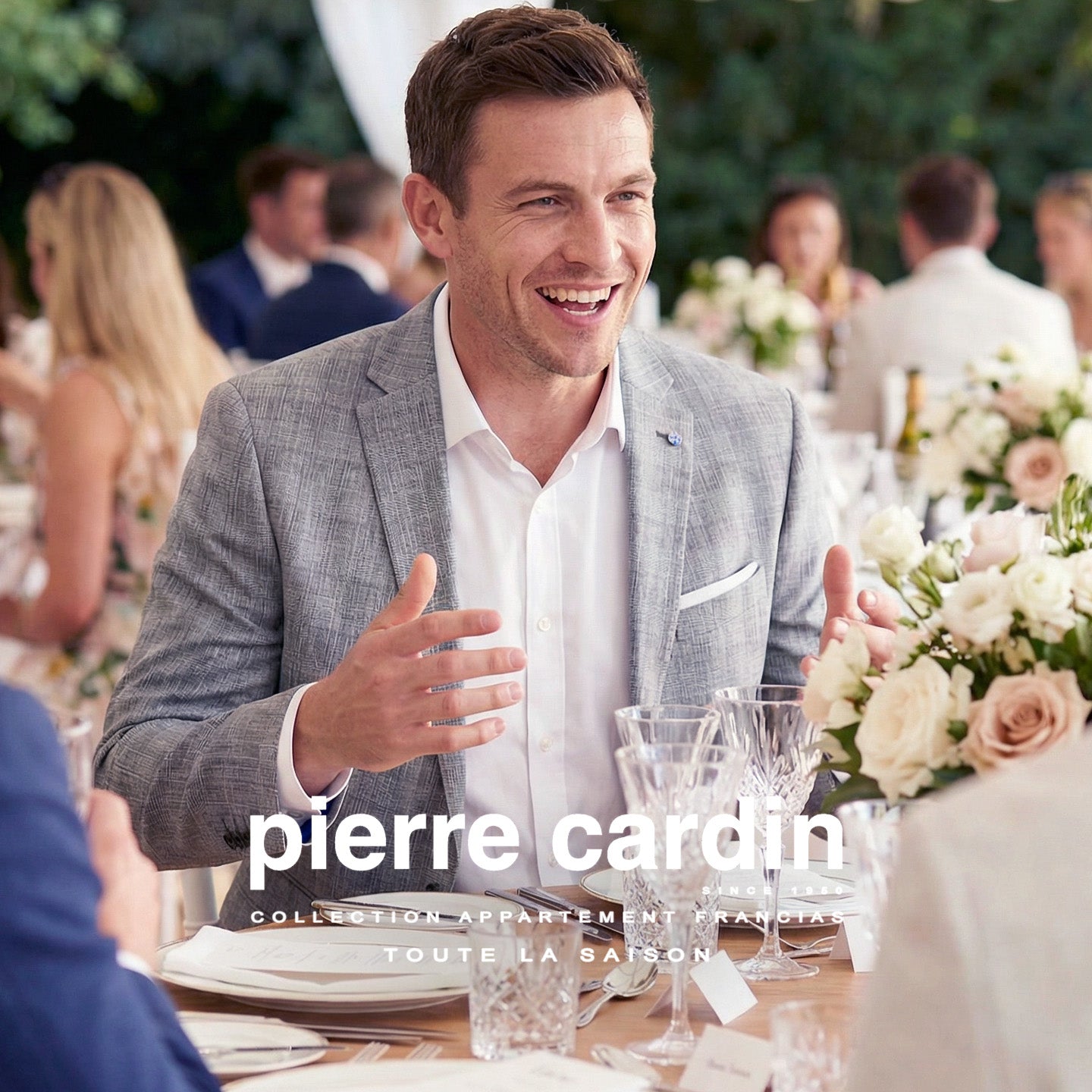 pierre-cardin-futureflex-vilagos-szurke-madras-kockas-zako-ferfi-nyari-eskuvo-elegancia-stilusos-oltozet-oltozkodes-style-ezust-madras-kockás-négyzetrácsos-checkered-bachelor-vőlegéby-celebration-ünnepélyes-alkalmi-különleges-szövésű-silver-premium-eredeti-menswear-suit-öltöny